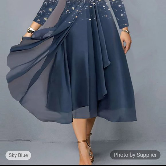 Sky Blue plus size midi dress - Picture 2 of 3